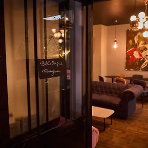 Hotel Madrigal, Parigi
